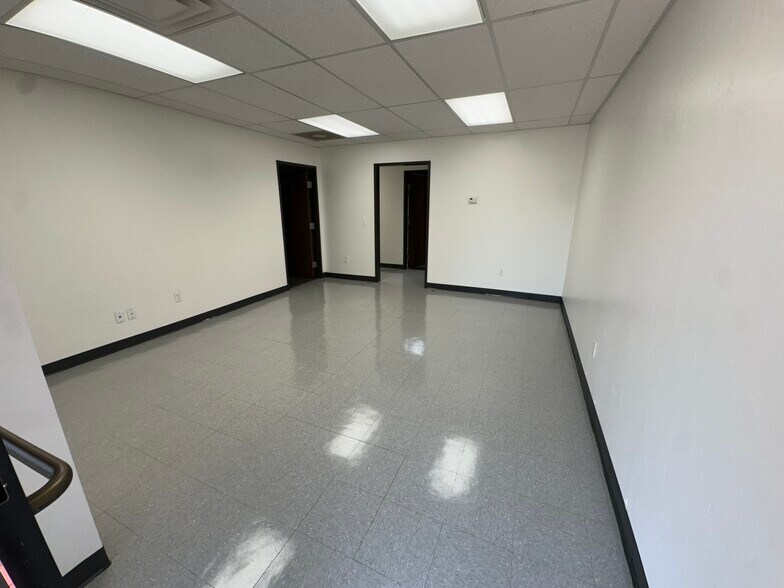 More Photos Of 401 SE 59th St, Oklahoma City Distribution For Lease