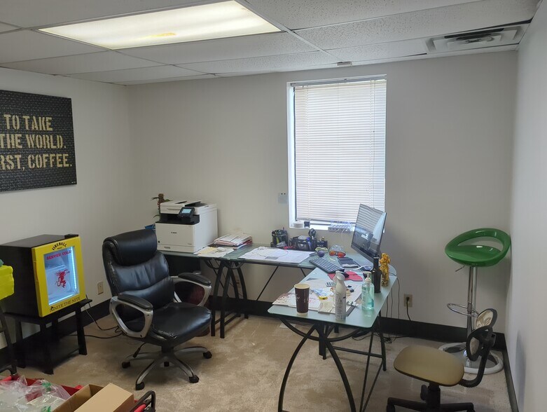 More Photos Of 513 Illinois St, South Houston Industrial For Sale