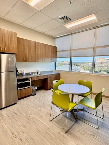 More Photos Of 5668 Edwards Ranch Rd, Fort Worth Medical For Lease