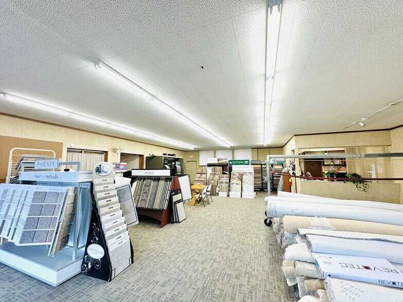 More Photos Of 12041 W Janesville Rd, Hales Corners Storefront For Lease
