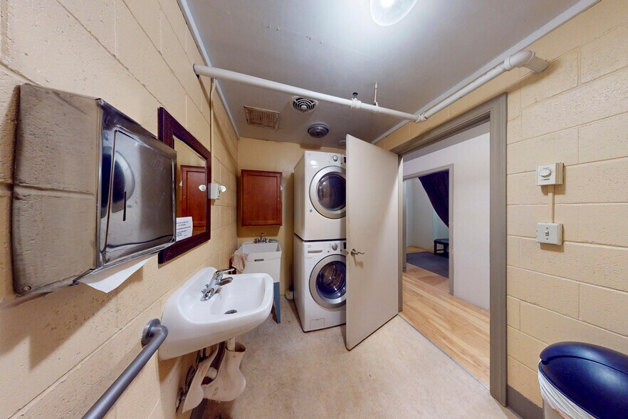 More Photos Of 301-303 Capitol Way N, Olympia Service For Sale