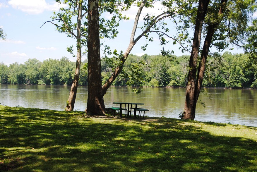 More Photos Of 33 S Delaware Ave, Yardley Office Residential For Lease