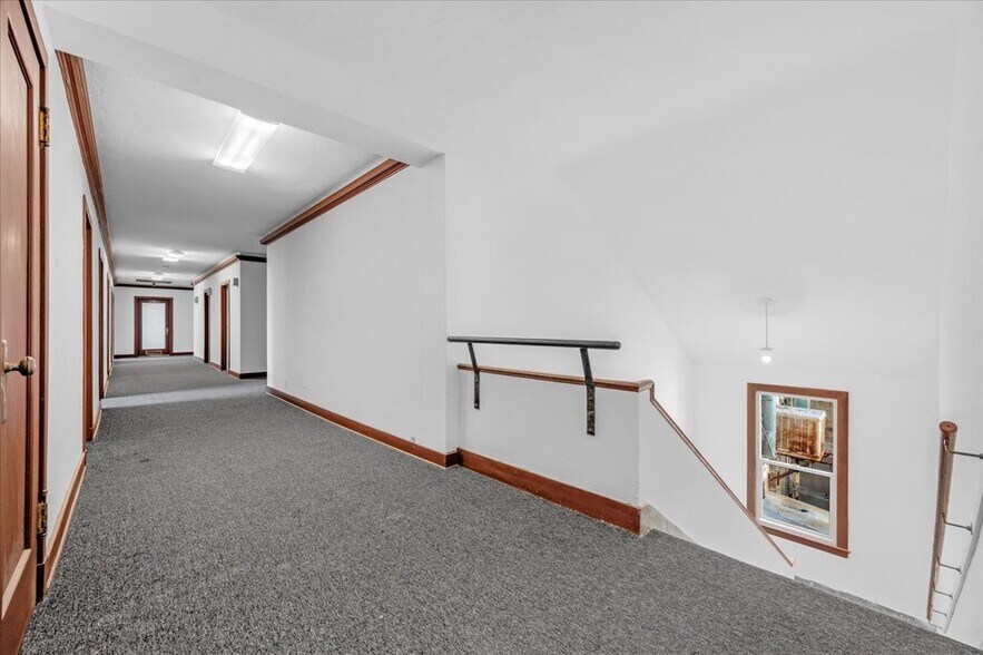 More Photos Of 100 W 7th St, Hanford Storefront Retail Office For Sale
