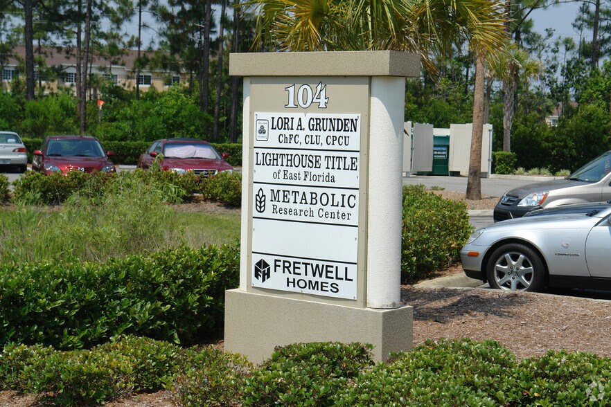 More Photos Of 104 La Costa Ln, Daytona Beach Office Residential For Lease