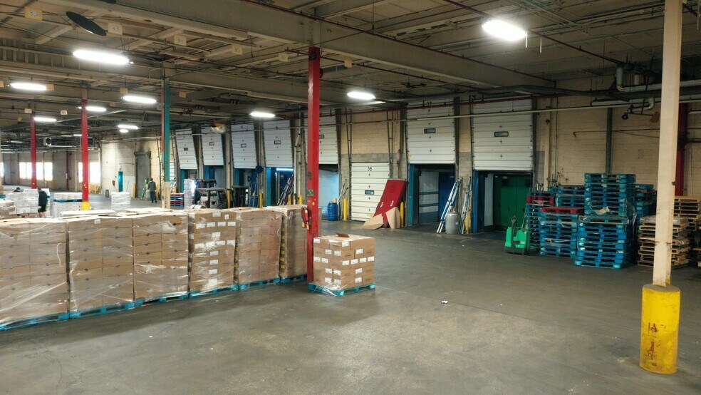 More Photos Of 1551 E Willow St, Kankakee Warehouse For Lease