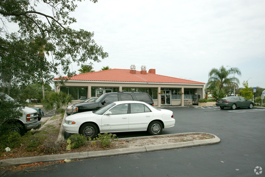 More Photos Of 8695-8697 4th St N, Saint Petersburg Freestanding For Lease