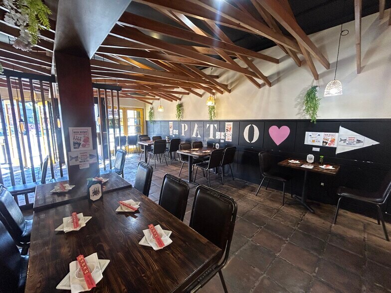More Photos Of 7455 Melrose Ave, Los Angeles Restaurant For Lease