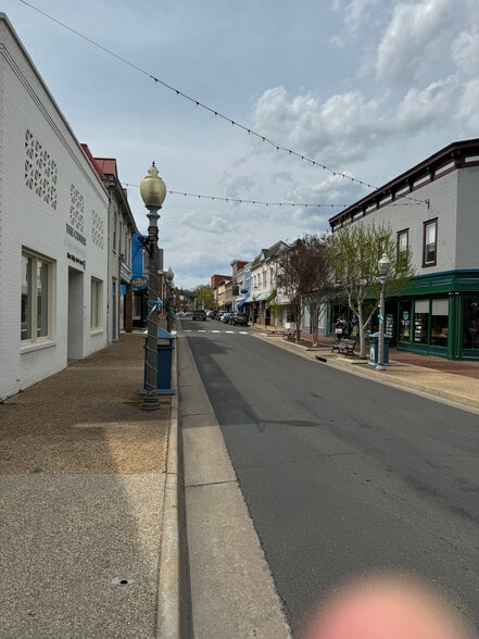 More Photos Of 305-307 E Main St, Front Royal Office For Sale