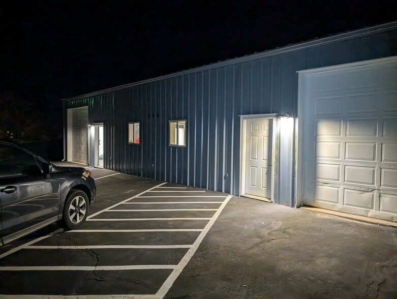 More Photos Of 246 SE Franklin, Redmond Warehouse For Lease