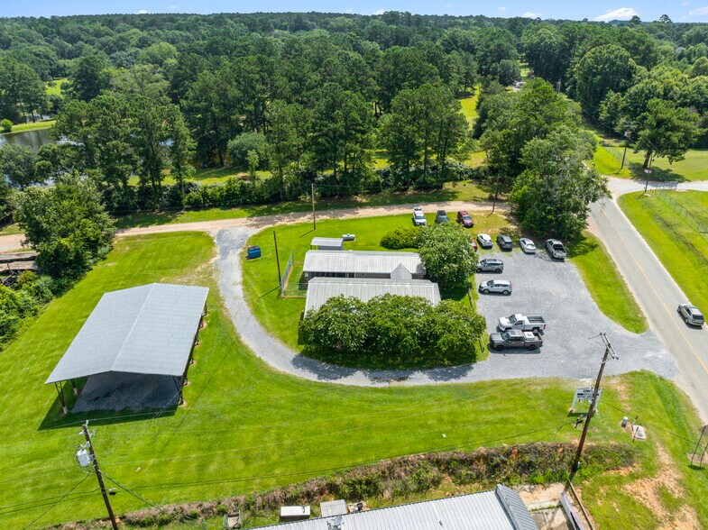 More Photos Of 8109 Highway 63, Clinton Veterinarian Kennel For Sale
