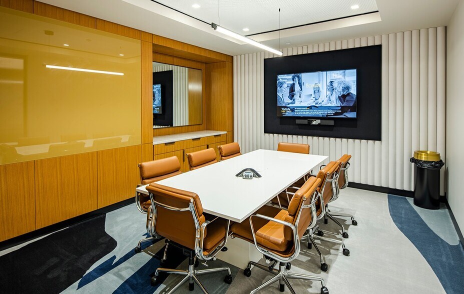 More Photos Of PENN 1, New York Office For Lease