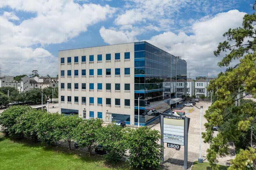 More Photos Of 1800 W 26th St, Houston Medical For Lease