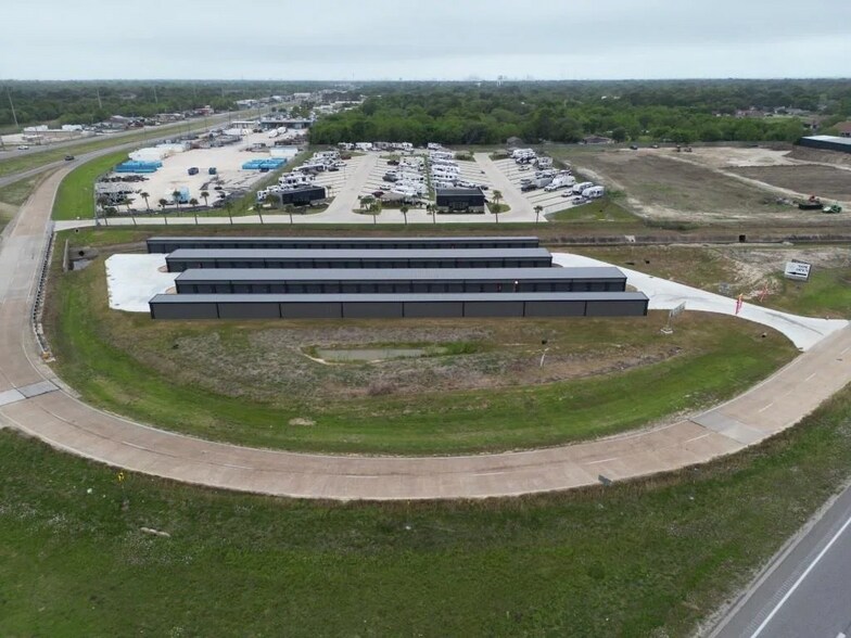 More Photos Of 2100 W Parkway St, Groves Self Storage For Sale