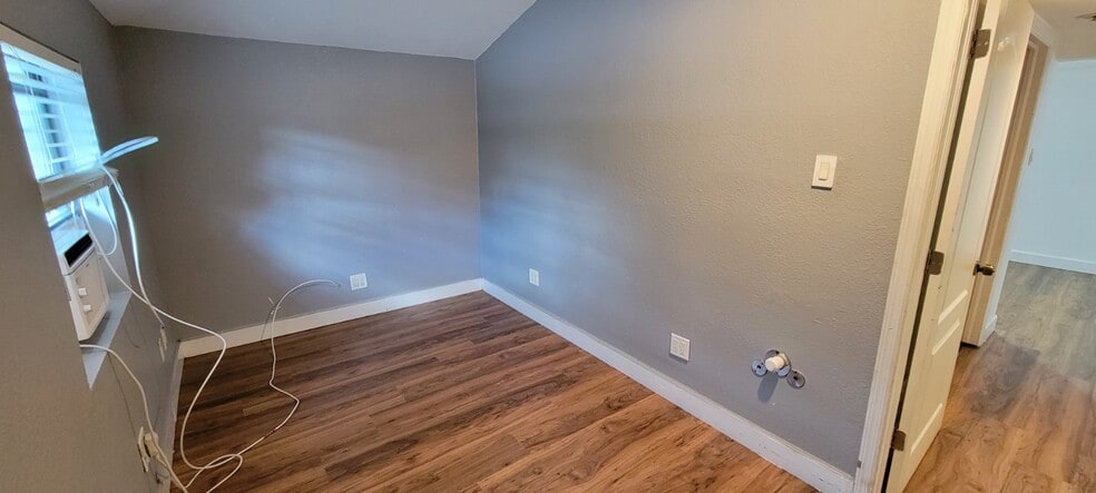 More Photos Of 1901 W Sligh Ave, Tampa Office For Sale