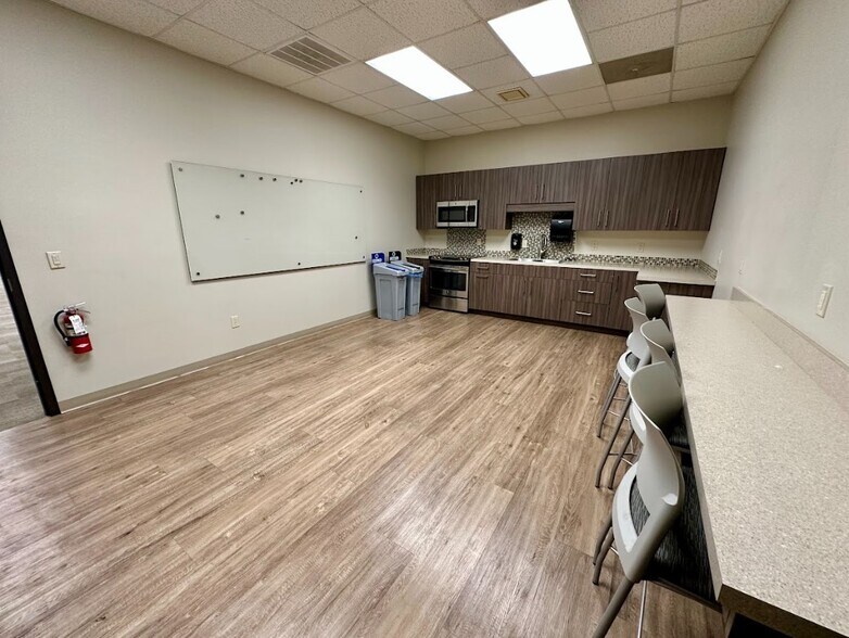 More Photos Of 4190 Piedmont Pky, Greensboro Flex For Lease