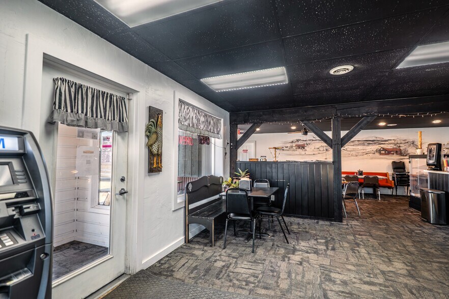 More Photos Of 425 S Main St, Choteau Garden Center For Sale