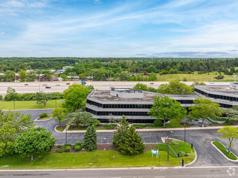 More Photos Of 950 Warrenville Rd, Lisle Office For Lease