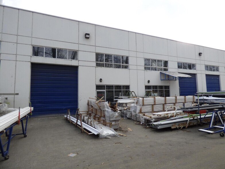 More Photos Of 8104 Evans Rd, Chilliwack Manufacturing For Sale
