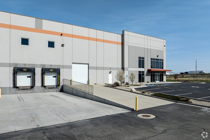 More Photos Of 350 N John Glenn Rd, Salt Lake City Distribution For Lease