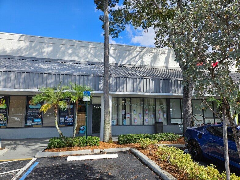 Primary Photo Of 1300-1396 SW 160th Ave, Weston General Retail For Lease
