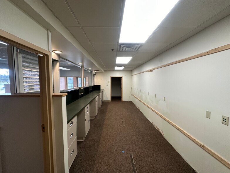 More Photos Of 35 Bridge St, Gardiner Fast Food For Lease