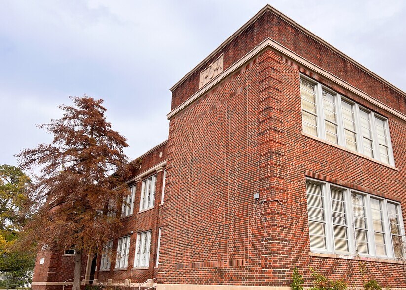 More Photos Of 401 n kerley ave, Oil City Specialty For Sale