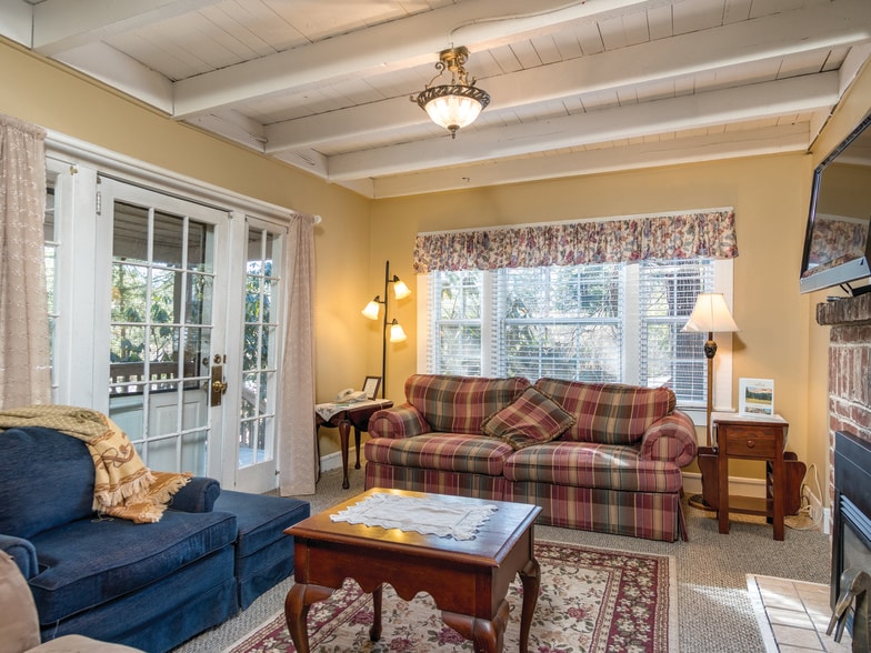 More Photos Of 86 Lily Pad Ln, Flat Rock Hotel For Sale