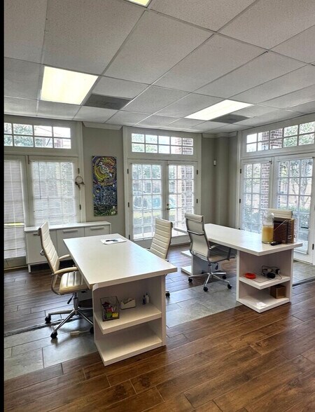 More Photos Of 1458 Campbell Rd, Houston Coworking Space