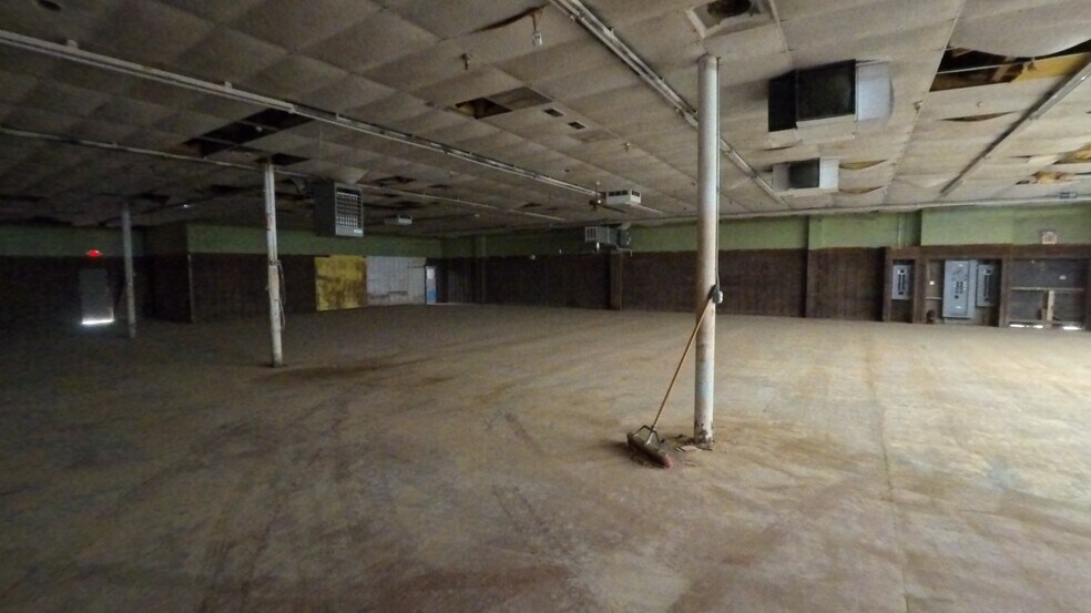 More Photos Of 5800 Midland Blvd, Fort Smith Sports And Entertainment For Lease