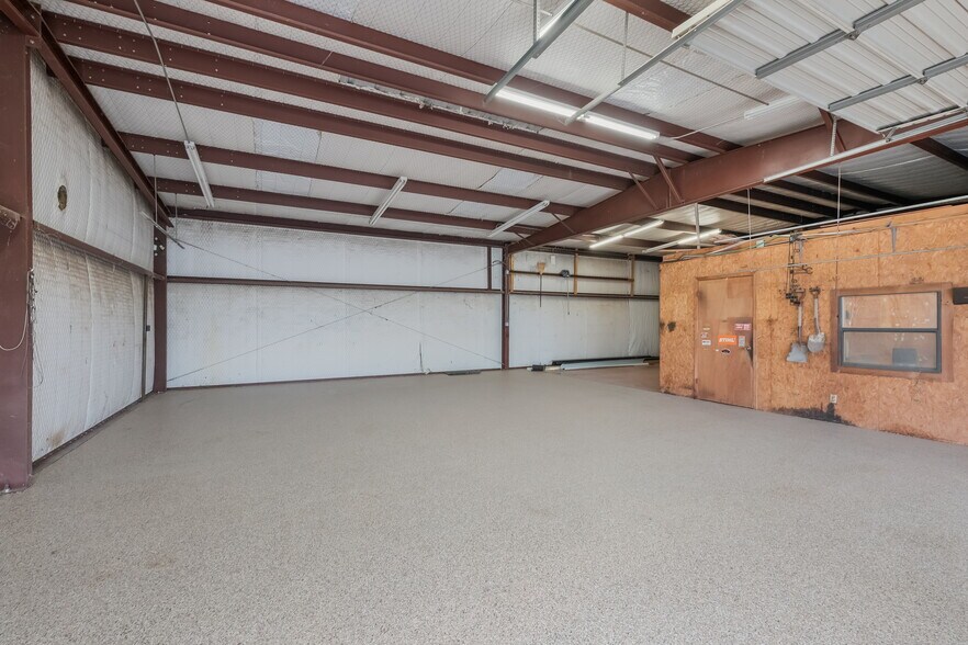 More Photos Of 2908 Us-90, Hondo Freestanding For Lease