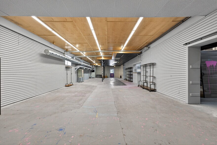 More Photos Of 384 Queen St, Peterborough General Retail For Sale