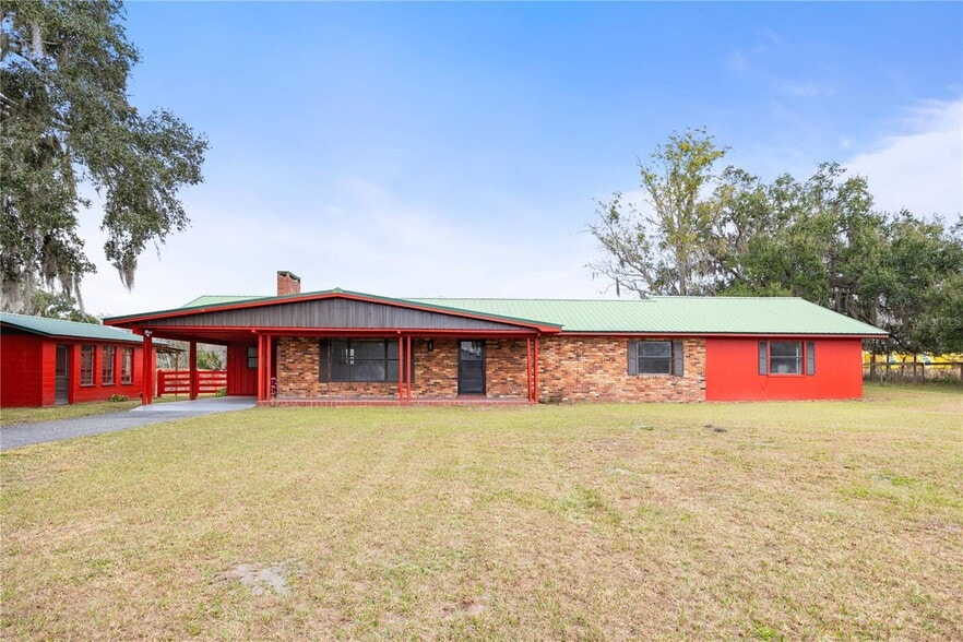 More Photos Of 274 W Kings Hwy, Center Hill Flex For Sale