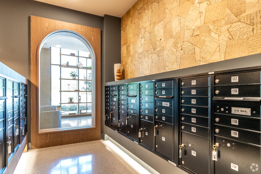 More Photos Of 500 W Broadway, Long Beach Apartments For Lease