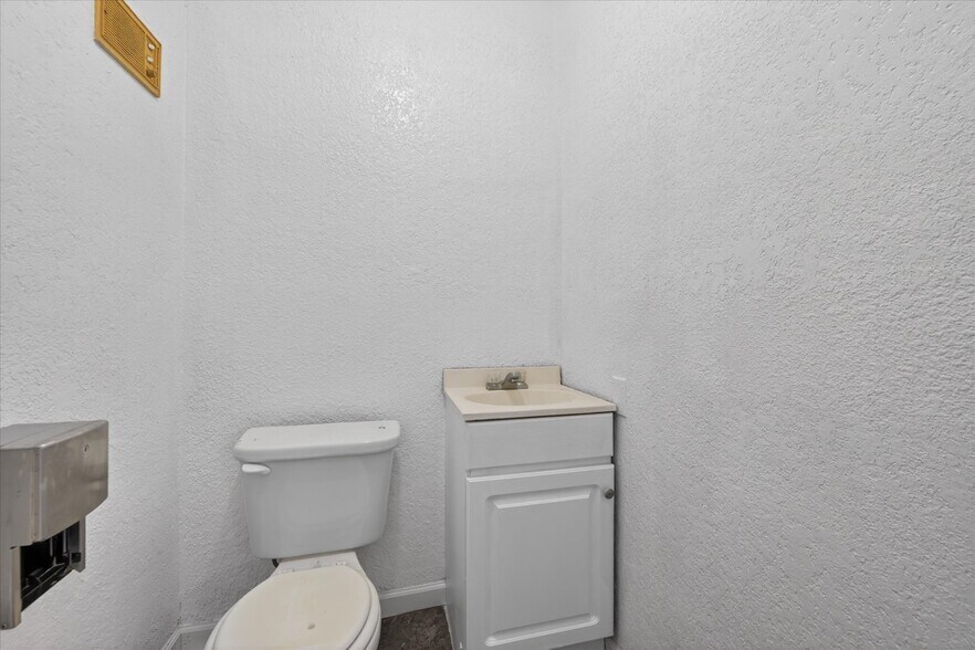 More Photos Of 936 E Highway 199, Springtown Freestanding For Sale