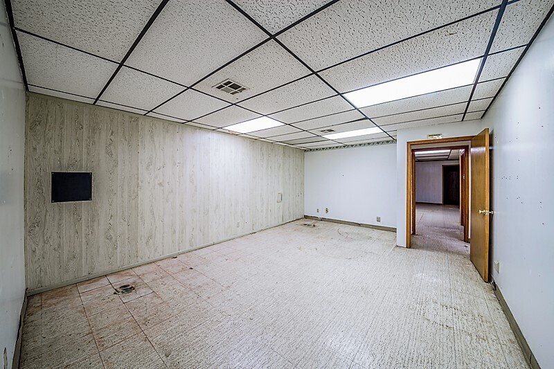 More Photos Of 730 E Eseco Rd, Cushing Warehouse For Sale