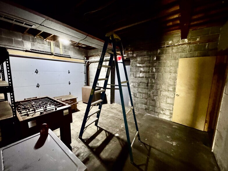 More Photos Of 1050 Triplett Blvd, Akron Warehouse For Sale