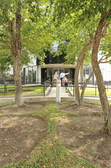 More Photos Of 15425 N I-45, Houston Office For Sale
