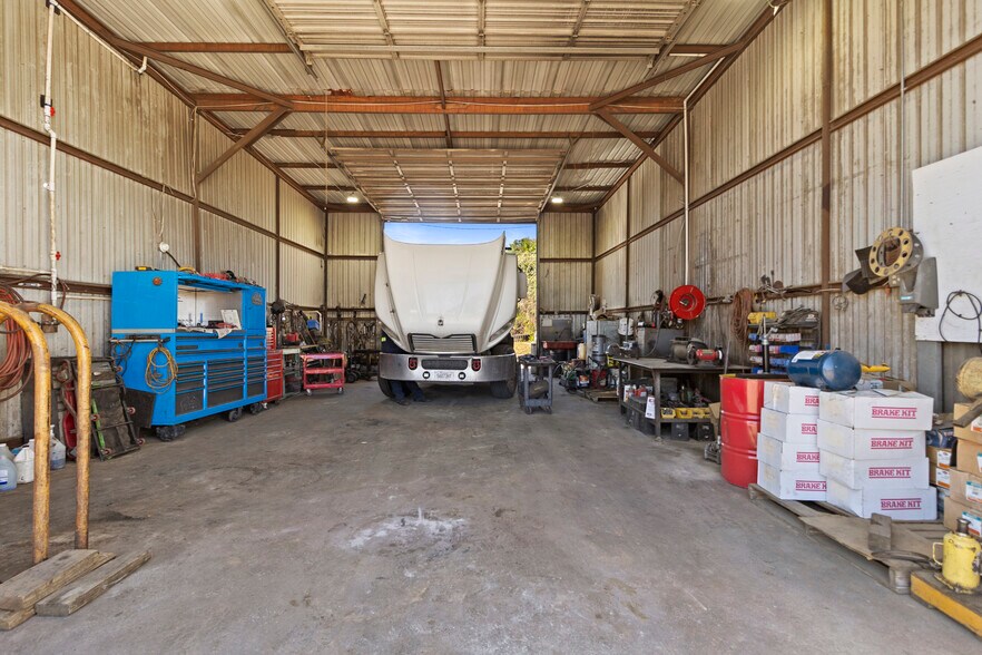 More Photos Of 611 TX-75, Willis General Retail For Sale