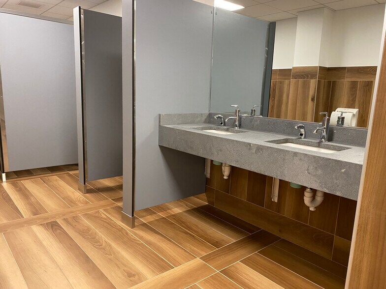 More Photos Of 1 Northeastern Blvd, Salem Office For Lease