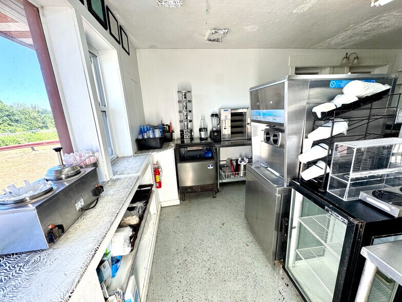 More Photos Of 19510 Leatherwood Rd, Salesville Freestanding For Sale