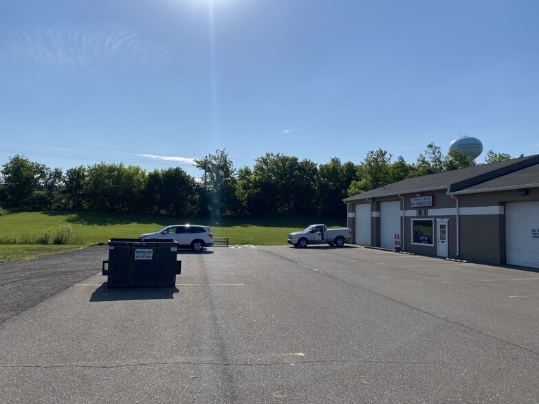 More Photos Of 867-887 Grand Oaks Dr, Howell Warehouse For Lease