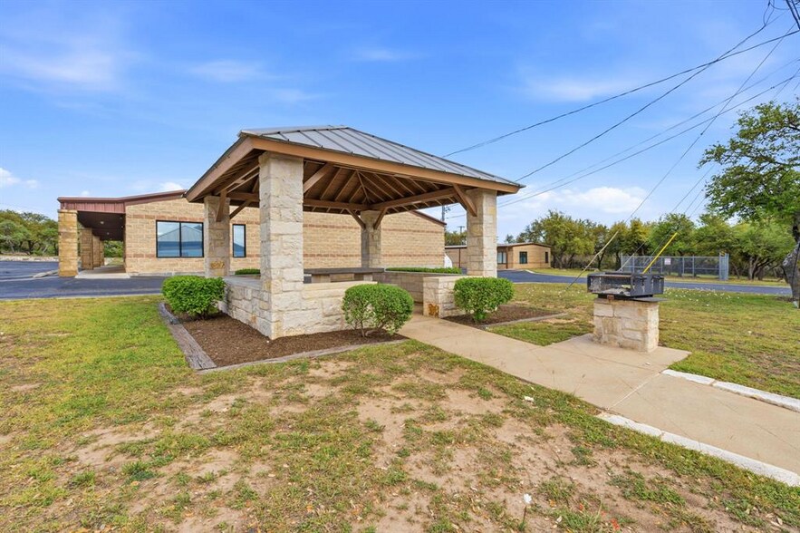 More Photos Of 2100 E Highway 290, Dripping Springs Flex For Lease