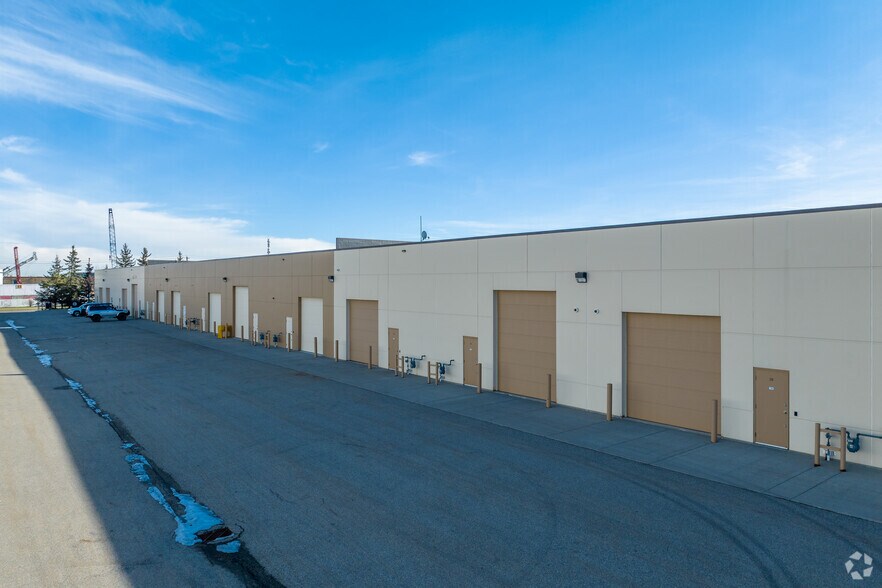 More Photos Of 11651 40th St SE, Calgary Warehouse For Lease