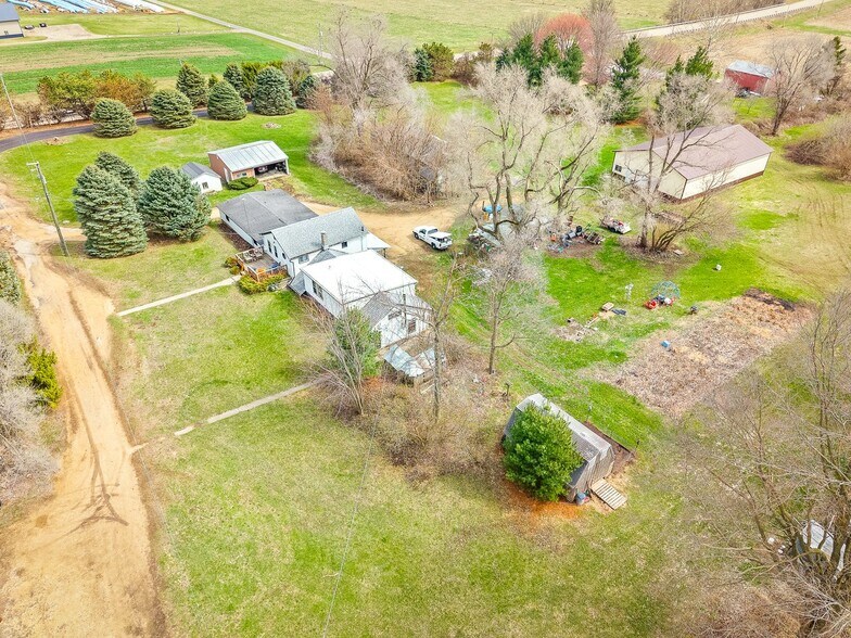 More Photos Of 2280 S Rock City Rd, Ridott Multifamily For Sale