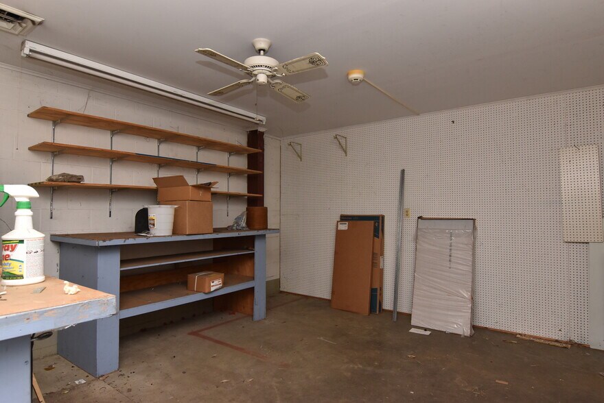 More Photos Of 38148 Bi State Blvd, Delmar Flex For Lease