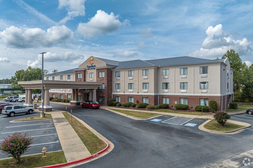 More Photos Of 3620 Camden Rd, Pine Bluff Hotel For Sale