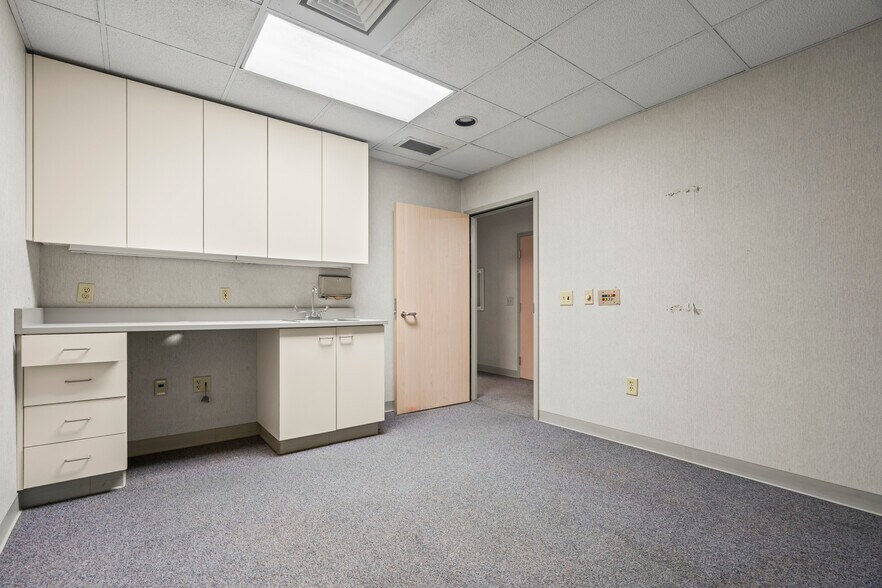 More Photos Of 170 Cardiology Pl, Commerce Healthcare For Lease