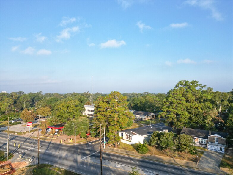 More Photos Of 2408 Government St, Mobile Office For Sale