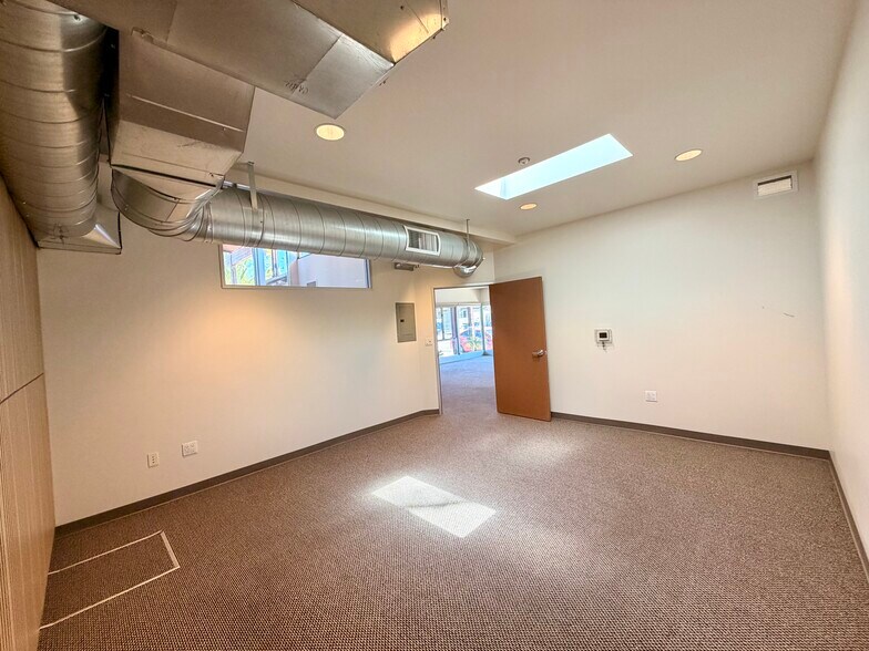 More Photos Of 110 W Escalones, San Clemente Loft Creative Space For Lease