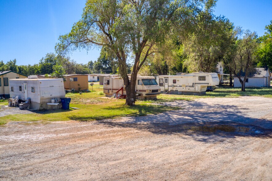 More Photos Of 603 S 3rd St, Kingfisher Manufactured Housing Mobile Home Park For Sale